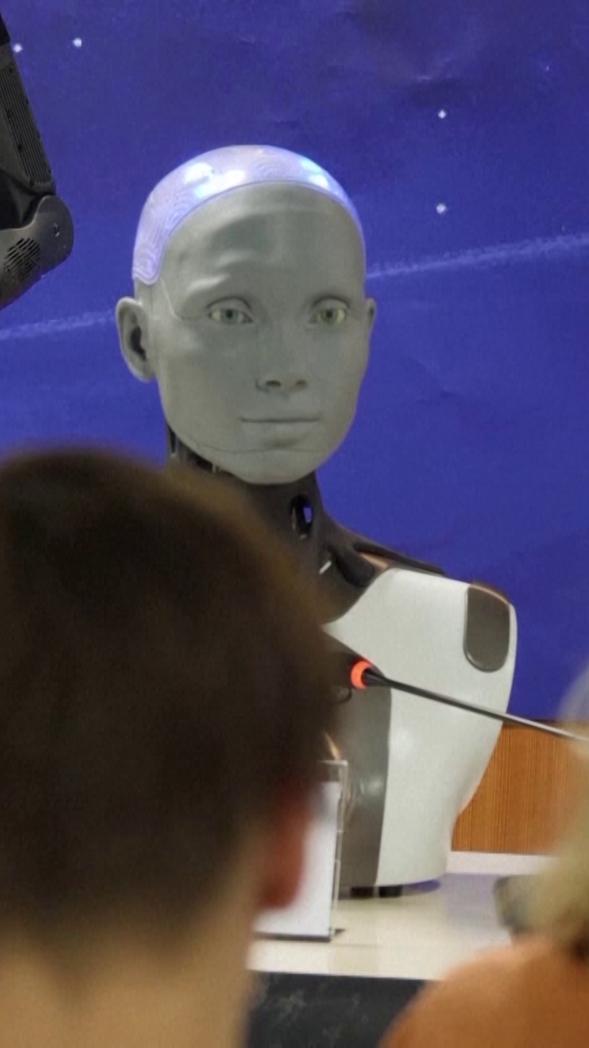 La prima conferenza stampa robotica!