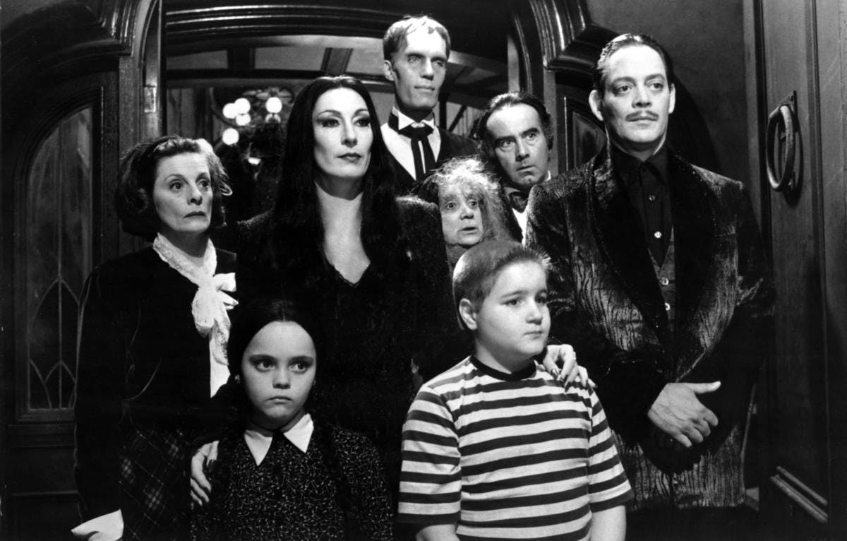La famiglia Addams: la storia della serie tv che ha rivoluzionato il piccolo schermo