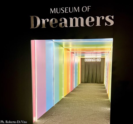 Il reportage di Roberto Di Vito al Museum of Dreamers, la mostra immersiva dedicata ai sognatori
