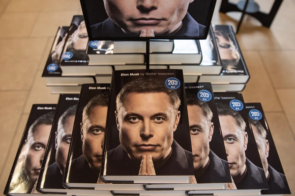Elon Musk, l’uomo più ricco del mondo: una biografia tra luci e ombre