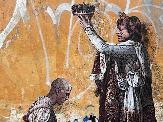 Maneskin, l’incoronazione di Mick Jagger: il murale di TVboy a Roma