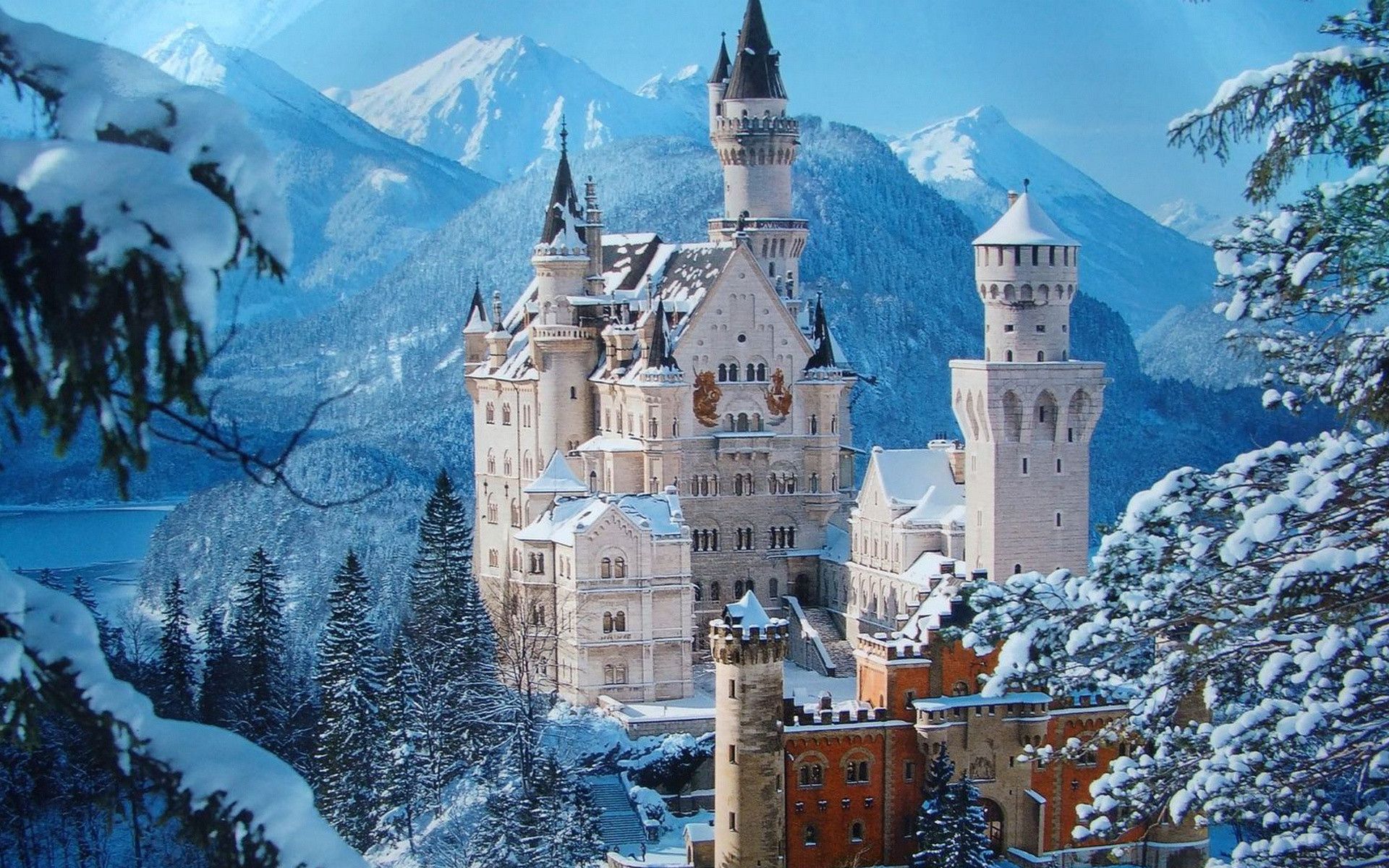 Il castello di Neuschwanstein: il maniero delle fiabe che ispirò Disney