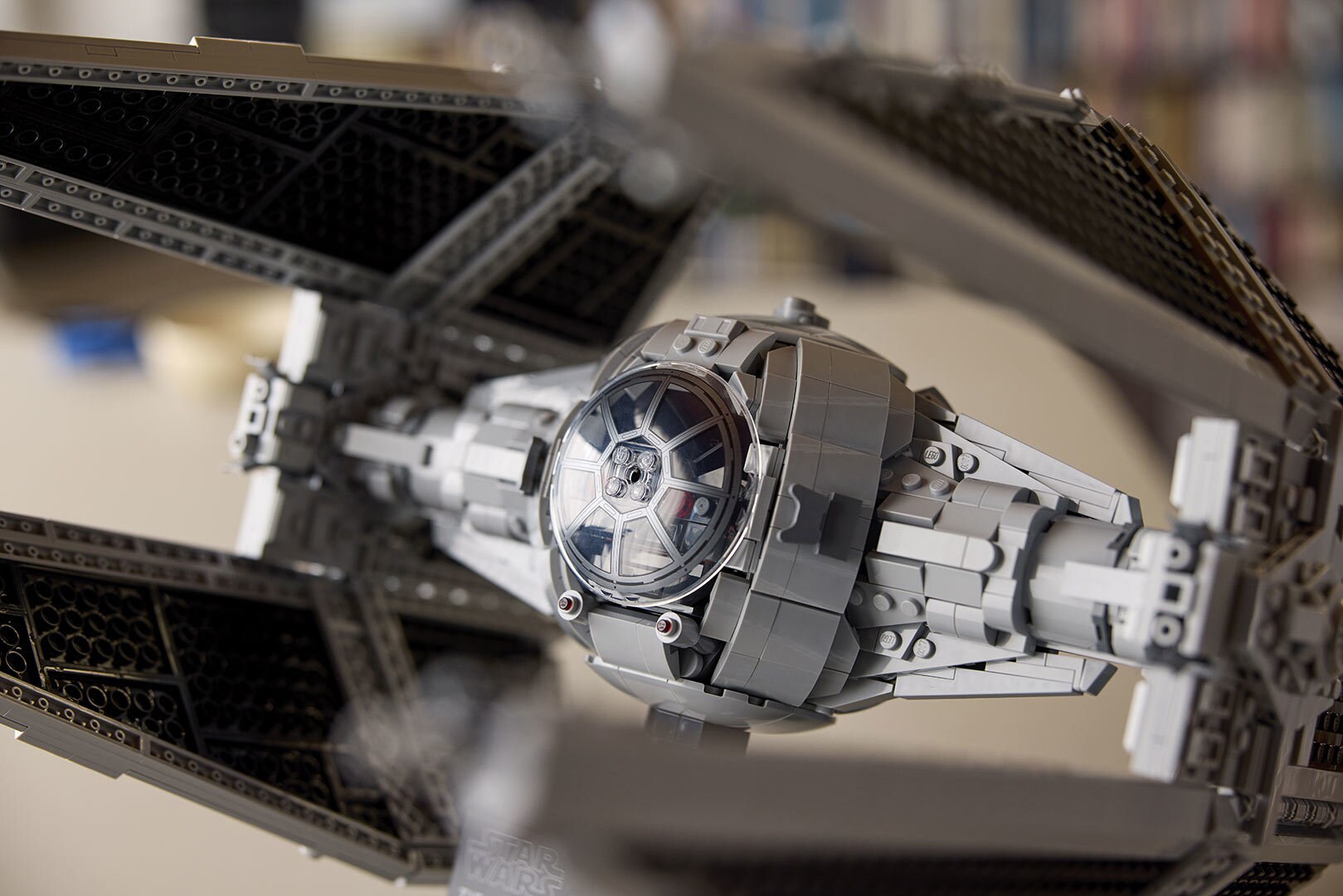 Il nuovo TIE Interceptor della serie LEGO Star Wars Ultimate Collector
